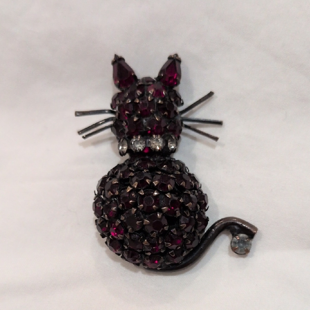Chic Feline Brooch with Burgundy and Silver Details
